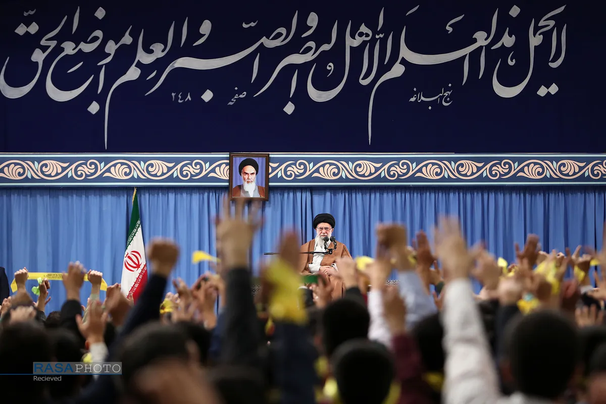 دیدار هزاران نفر از دانشجویان و دانش&zwnj;آموزان با مقام معظم رهبری