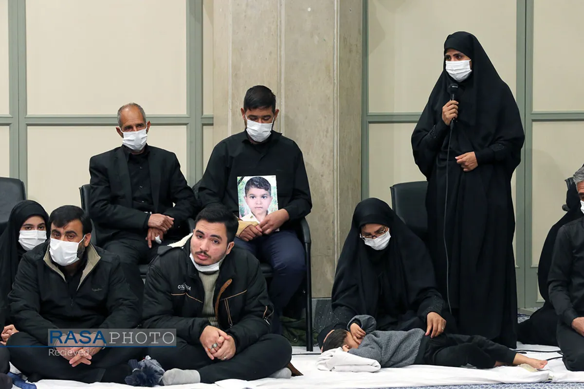 دیدار خانواده شهدای حادثه&zwnj; تروریستی شاهچراغ شیراز با رهبر معظم انقلاب