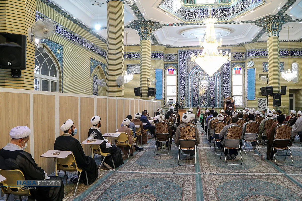 نشست طلاب یزد و کرمان با حجت الاسلام والمسلمین حاج ابوالقاسم