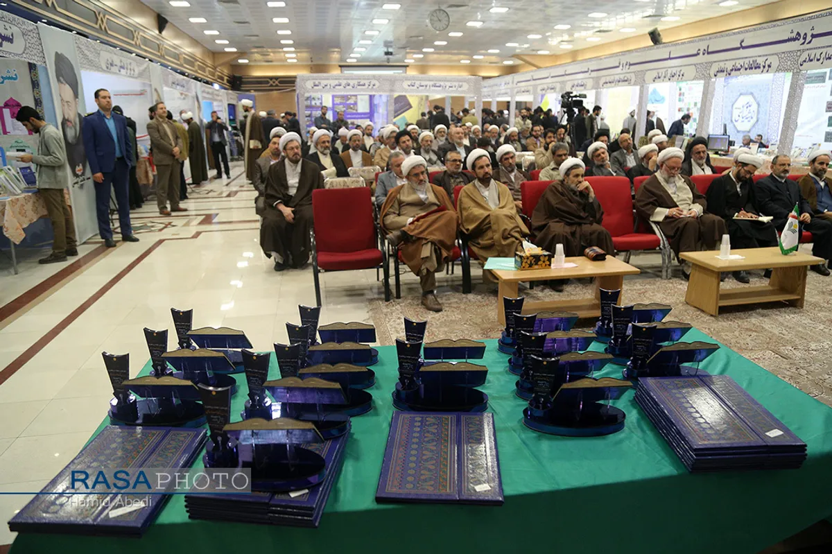 آیین تجلیل از برترین&zwnj;های عرصه پژوهش، پژوهشکده، گروه علمی و پژوهشگران برتر پژوهشگاه علوم و فرهنگ اسلامی