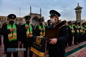 آیین تعویض پرچم حرم در شب وفات حضرت معصومه (سلام الله علیها)