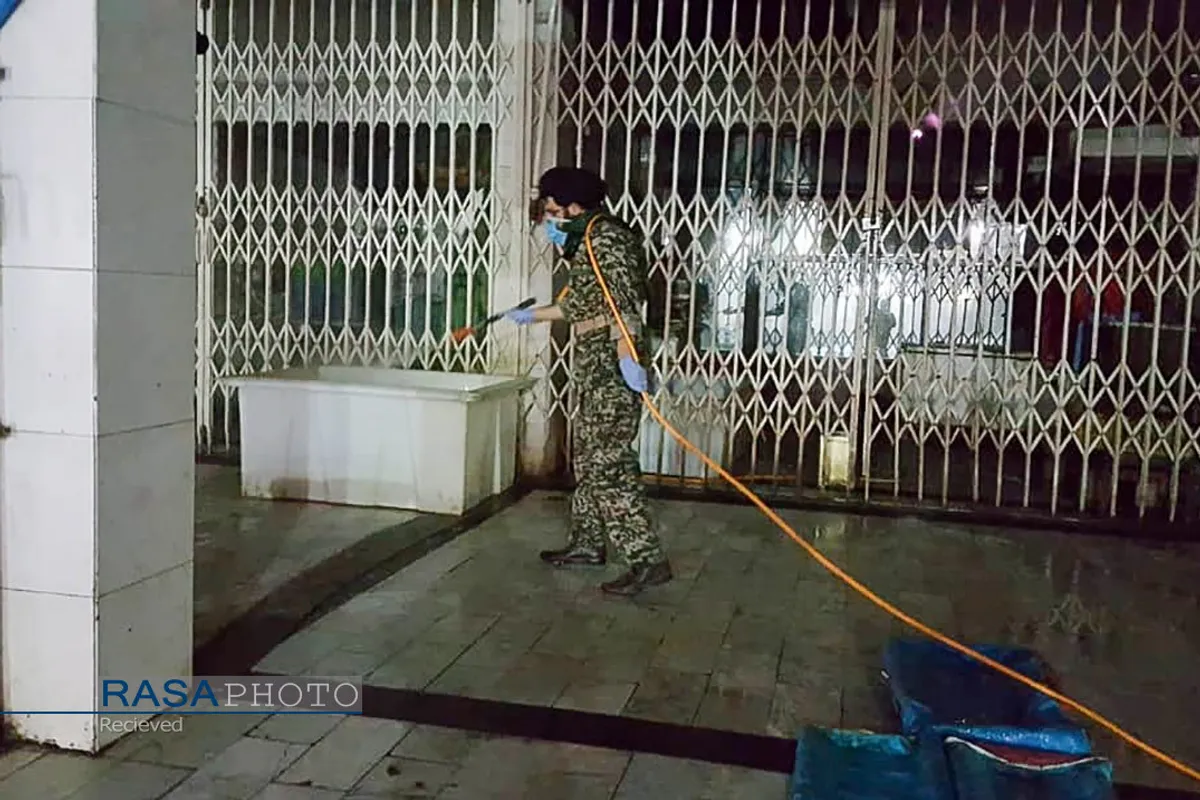 ضدعفونی شبانه معابر توسط گروه&zwnj;های جهادی طلاب در بابل