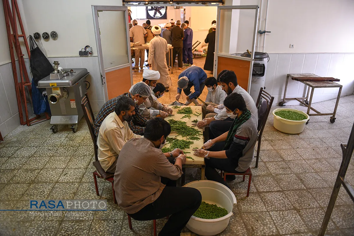 گزارش تصویری | سفره افطاری حضرت صاحب العصر (عج)