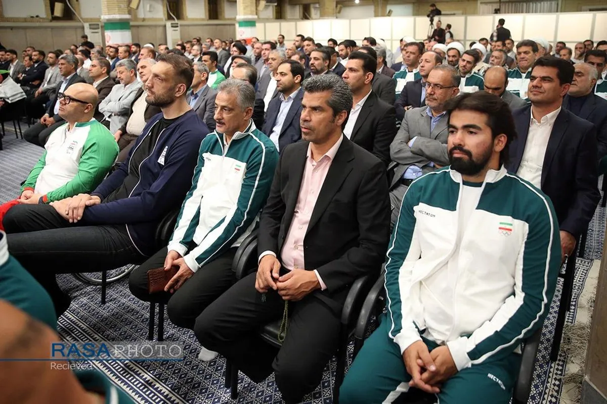 دیدار اعضای کاروان&zwnj;های اعزامی ایران به بازی&zwnj;های المپیک و پارالمپیک ۲۰۲۴ با رهبر انقلاب