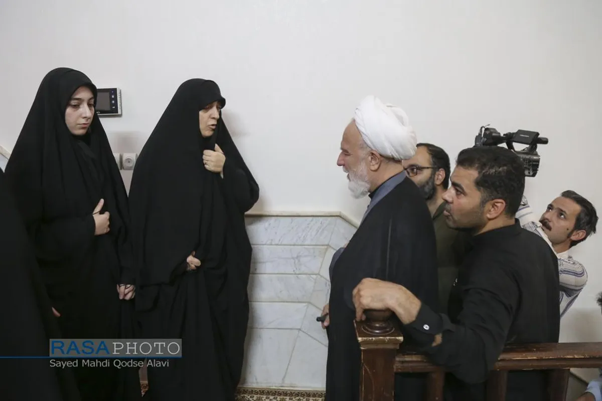 حضور آیت الله محمدی عراقی در منزل سردار شهید اسماعیل شاکری