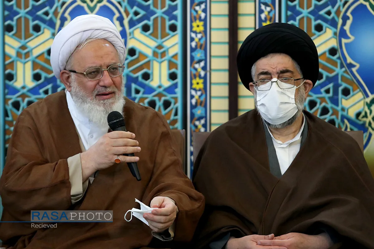 دیدار جمعی از علما و شخصیت&zwnj;های حوزوی با رئیس جمهور