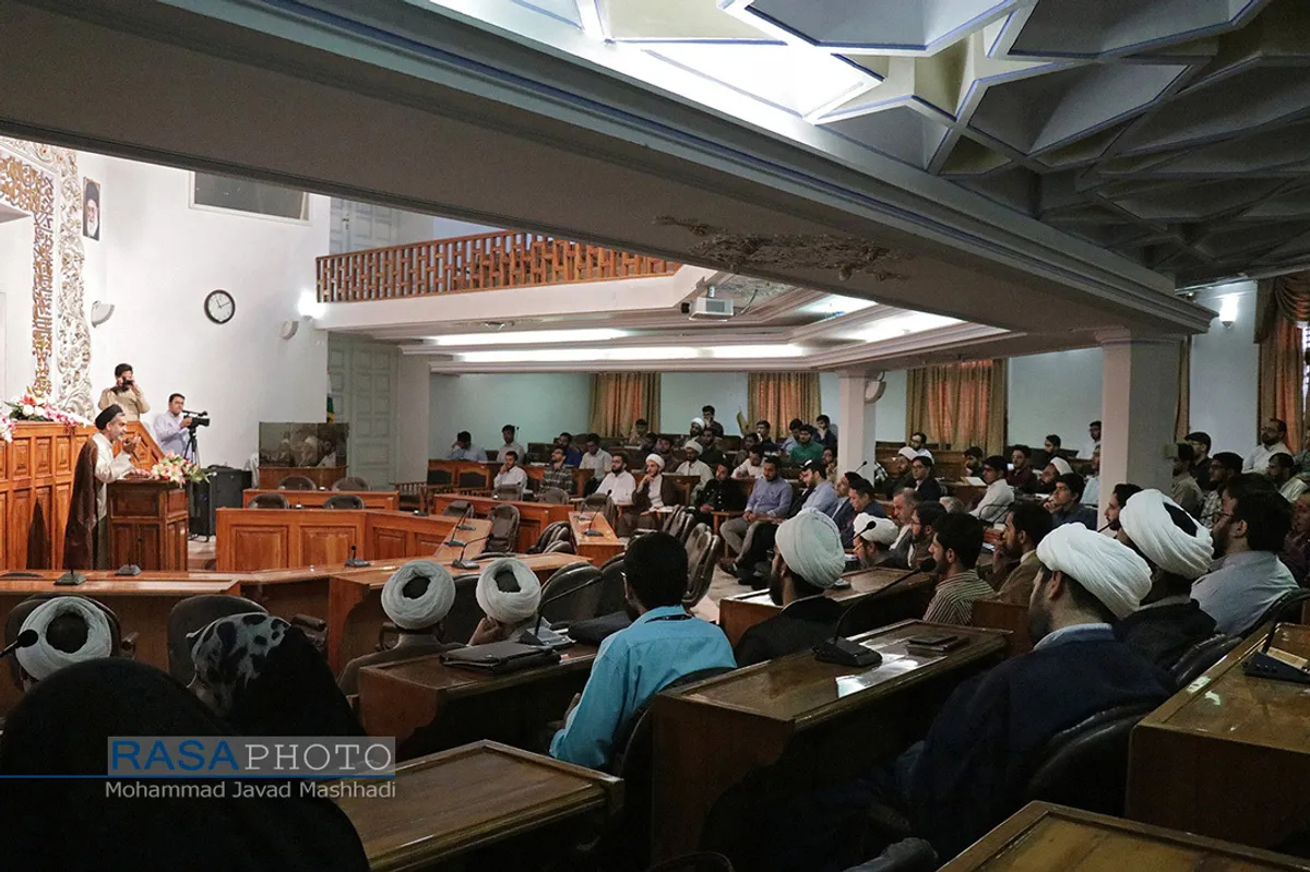 نشست علمی الزامات بیانیه گام دوم انقلاب اسلامی با حضور آیت الله اعرافی