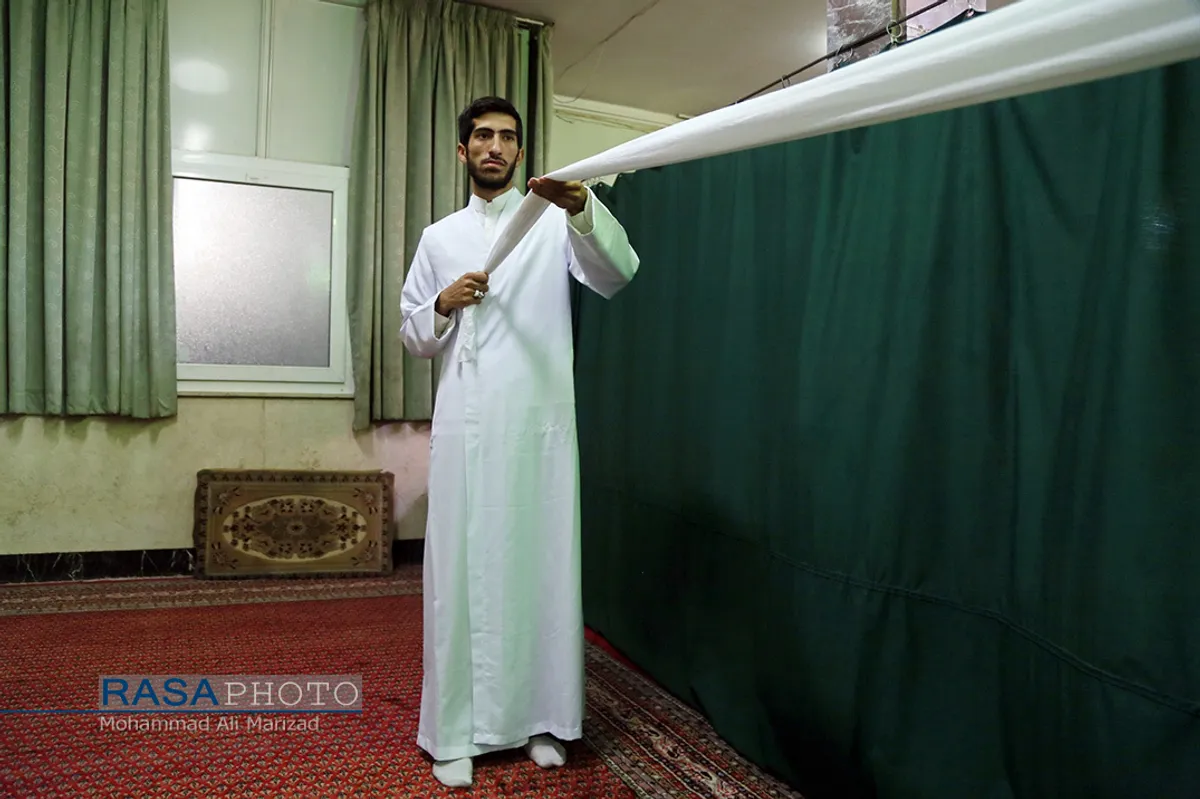 مراسم عمامه&zwnj;گذاری طلاب در بیوت مراجع تقلید در روز عید سعید غدیر