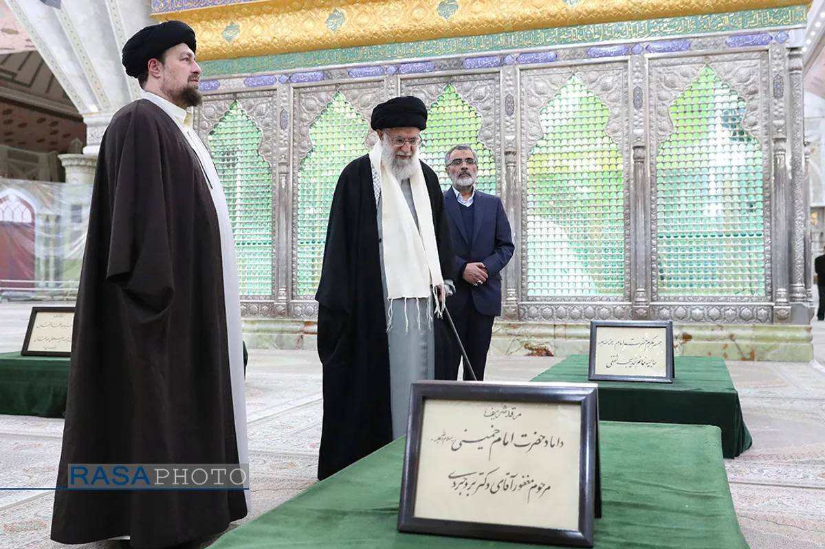 حضور مقام معظم رهبری در مرقد مطهر امام راحل و گلزار شهدای بهشت زهرا