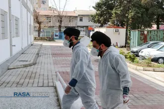 عیادت بیماران و توزیع مواد ضدعفونی کننده در میان بیماران و کادر درمانی