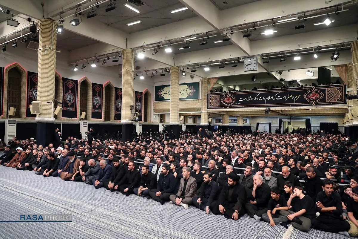 اولین شب عزاداری حضرت اباعبدالله الحسین (علیه&zwnj;السلام) با حضور رهبر انقلاب
