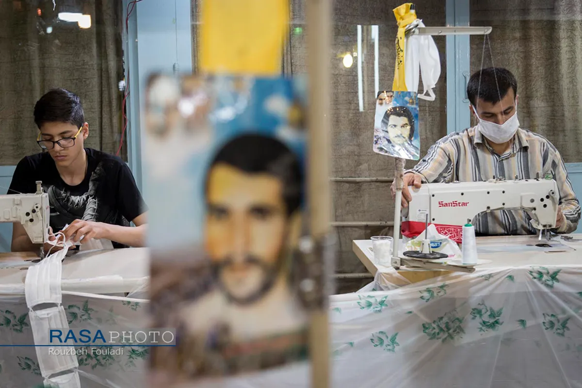 کارگاه جهادی تولید ماسک توسط اهالی مسجد حندق آباد تهران