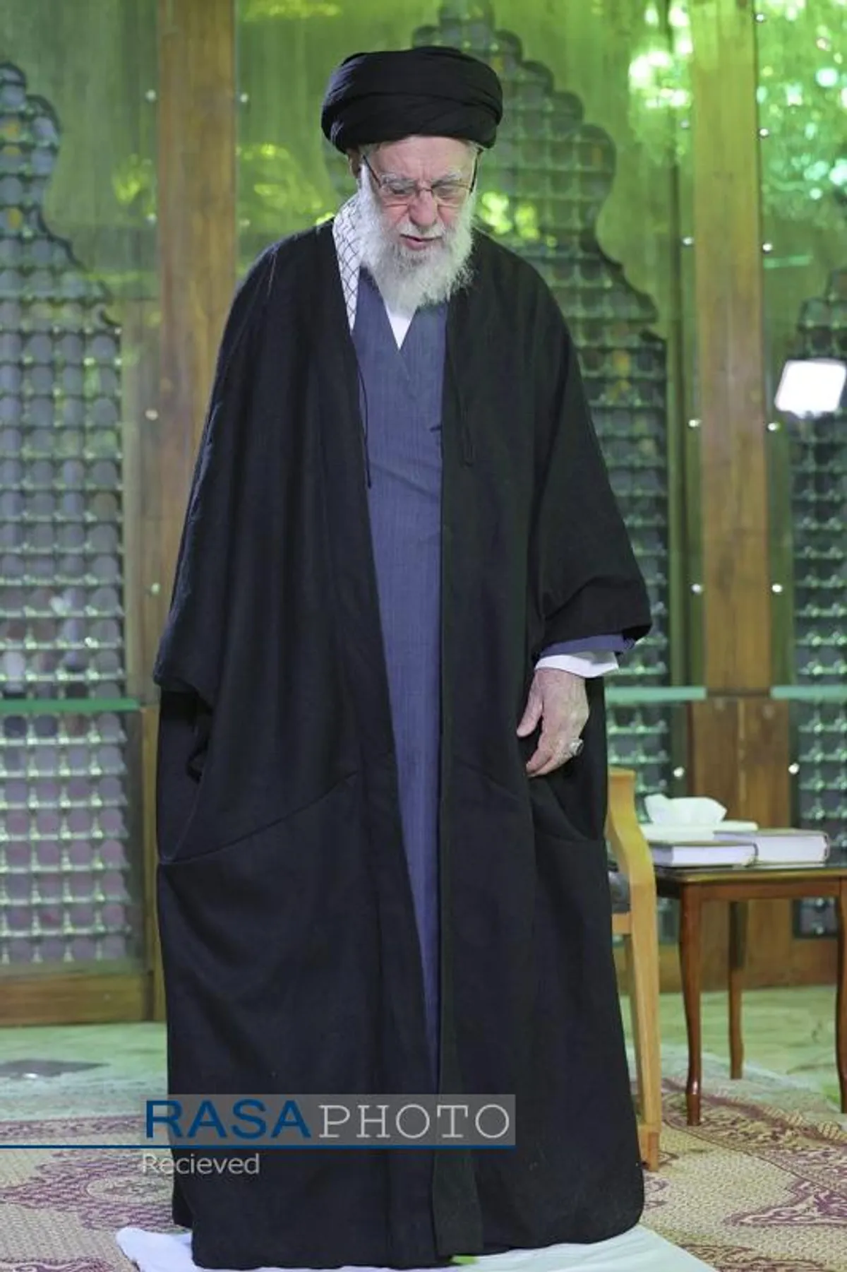 آغاز جشن&zwnj;های چهل&zwnj;وهفتمین سالگرد پیروزی انقلاب با حضور رهبر انقلاب در حرم مطهر حضرت امام خمینی(ره)