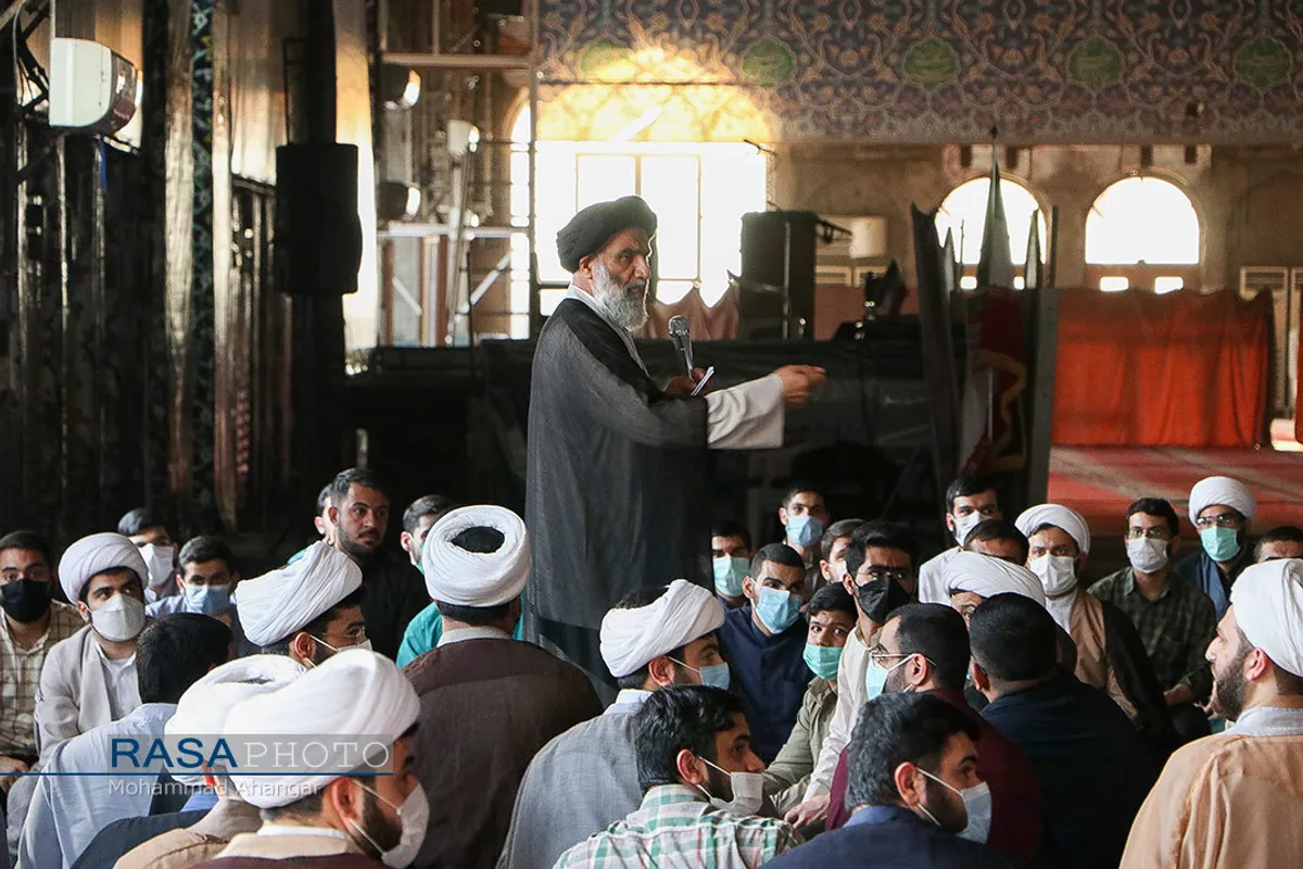 دیدار انتخاباتی طلاب جوان و فضلا با نماینده ولی فقیه در خوزستان&lrm;