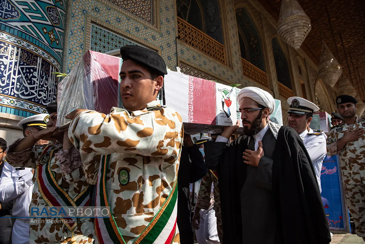 تشییع پیکر پاک ۴ شهید ناوچه کنارک در شیراز&lrm;
