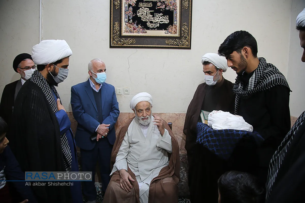 دیدار حجت الاسلام والمسلمین قرائتی با خانواده شهدای روحانی حرم رضوی