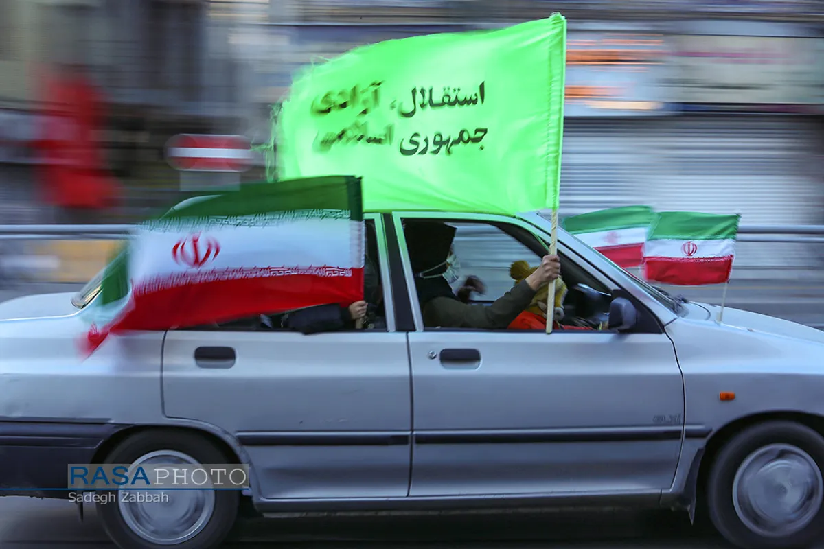 عکس&zwnj;های منتخب خبرگزاری رسا از راهپیمایی یوم الله ۲۲ بهمن ۱۳۹۹