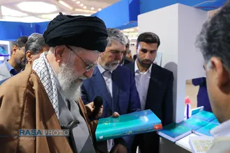 بازدید مقام معظم رهبری از سی و&zwnj;&zwnj; دومین نمایشگاه بین&zwnj;المللی کتاب تهران