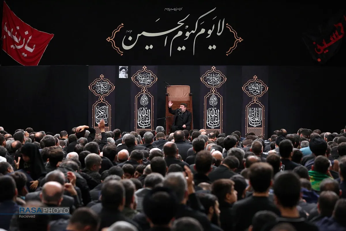 اولین شب عزاداری حضرت اباعبدالله الحسین (علیه&zwnj;السلام) با حضور رهبر انقلاب