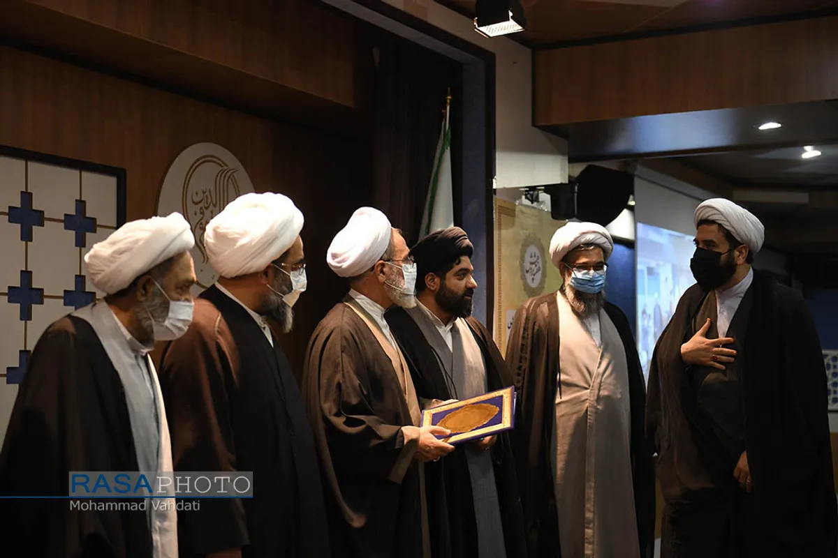 مراسم گرامیداشت هفته پژوهش و تجلیل از پژوهشگران برتر مرکز فقهی ائمه اطهار (ع)