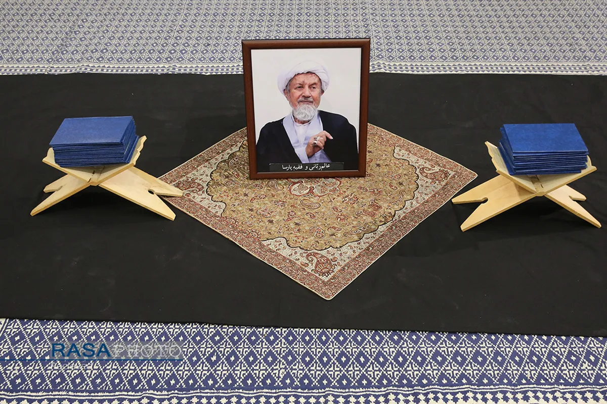 مراسم بزرگداشت آیت&zwnj;الله مؤمن در حسینیه امام خمینی با حضور مقام معظم رهبری
