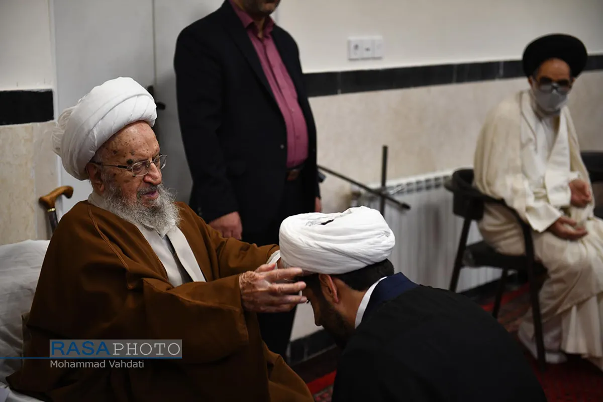 جشن عمامه&zwnj;گذاری طلاب در روز میلاد حضرت بقیة الله الاعظم (عج)