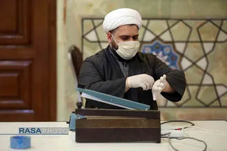 آماده سازی بسته&zwnj;های کمک معیشتی حضرت آیت الله مکارم شیرازی