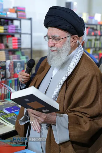 بازدید رهبر معظم انقلاب از سی و پنجمین نمایشگاه بین&zwnj;المللی کتاب تهران