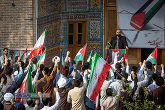 تجمع طلاب مدرسه علمیه مروی تهران در حمایت از عملیات نیروهای مسلح