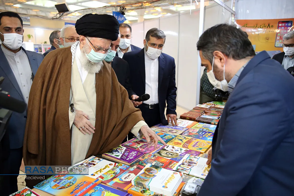 بازدید مقام معظم رهبری از سی و&zwnj;&zwnj; چهارمین نمایشگاه بین&zwnj;المللی کتاب تهران