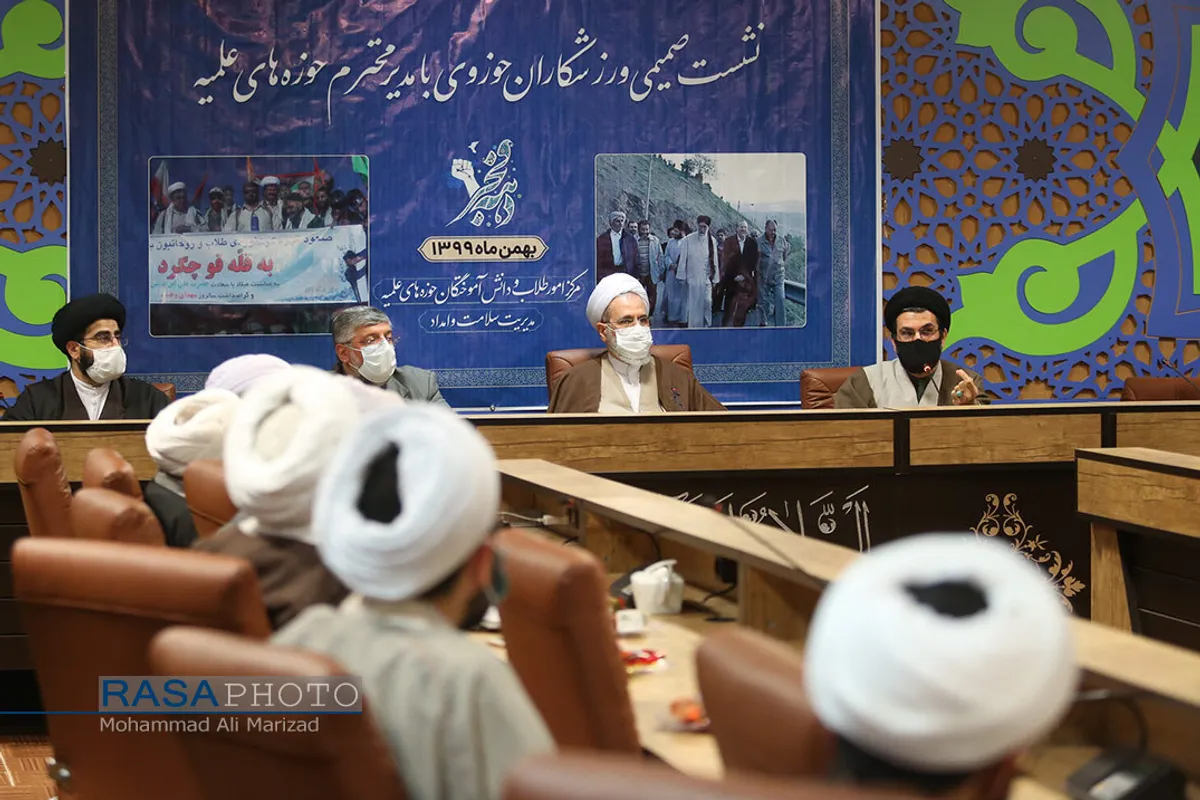 دیدار صمیمی ورزشکاران حوزوی با آیت الله اعرافی