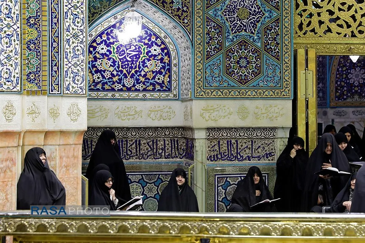 غبارروبی ضریح مطهر رضوی در آستانه دهه &laquo;ولایت و امامت&raquo;