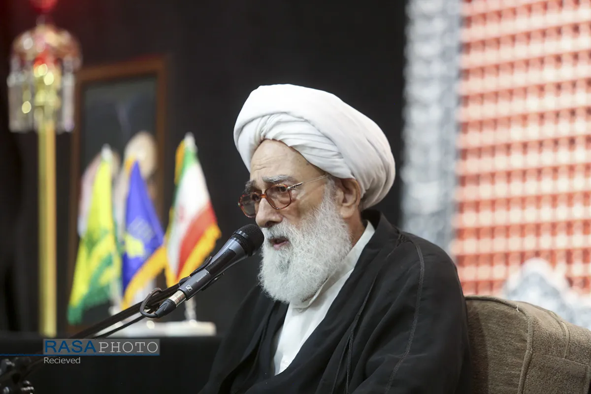 بزرگداشت رهبر شهید انقلاب از سوی آیت&zwnj;الله مکارم شیرازی در حرم مطهر
