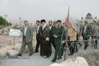 مجموعه&zwnj;ای از عکس&zwnj;های سردار شهید حاج قاسم سلیمانی در کنار رهبر معظم انقلاب