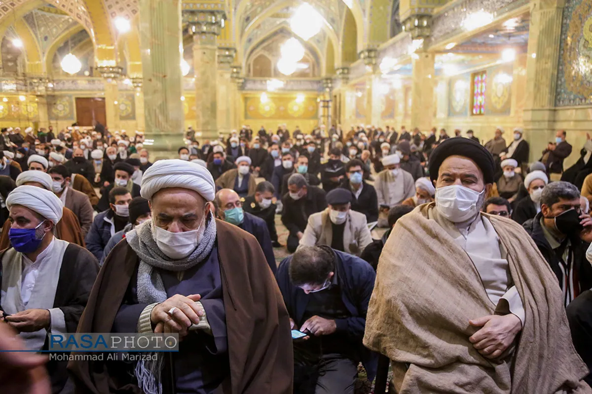 از راست حجت الاسلام نواب و آیت الله طبرسی | مراسم تشییع پیکر آیت الله محمدی یزدی در قم