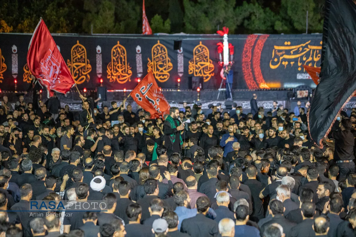 وداع با پیکر شهید بی سر مدافع حرم، عبد الله اسکندری در هیئت رهپویان وصال شیراز