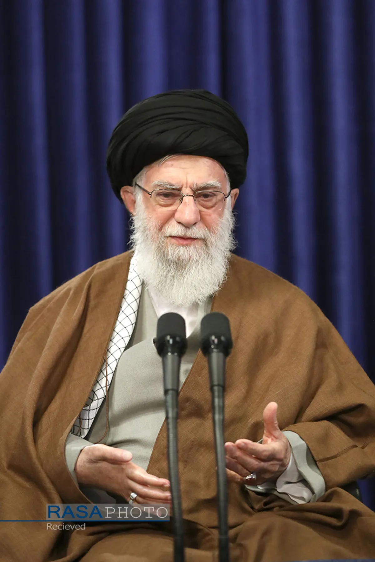 حضور رهبر معظم انقلاب در ارتباط تصویری با جلسه ستاد ملی مبارزه با کرونا