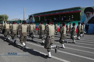 رژه یگان&zwnj;های نمونه نظامی و انتظامی نیروهای مسلح استان قم
