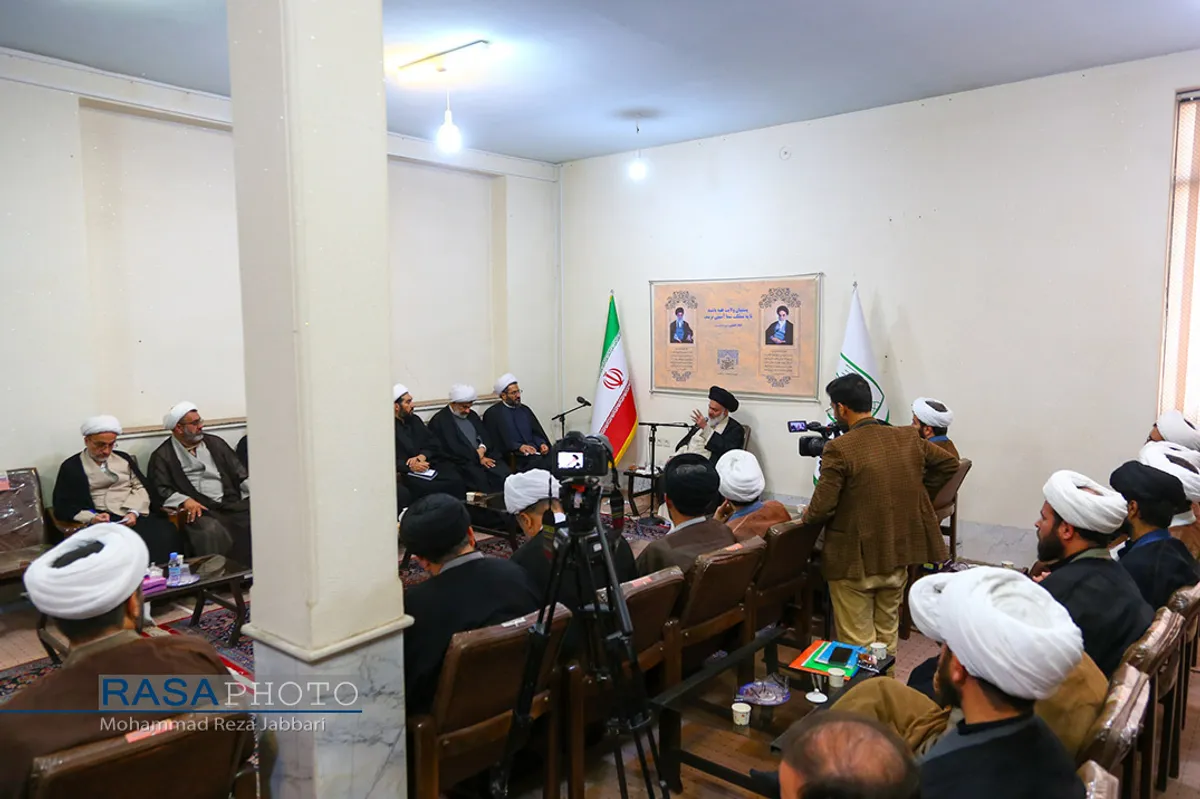 دیدار معاون فرهنگی اوقاف با آیت الله حسینی بوشهری&lrm;&lrm;