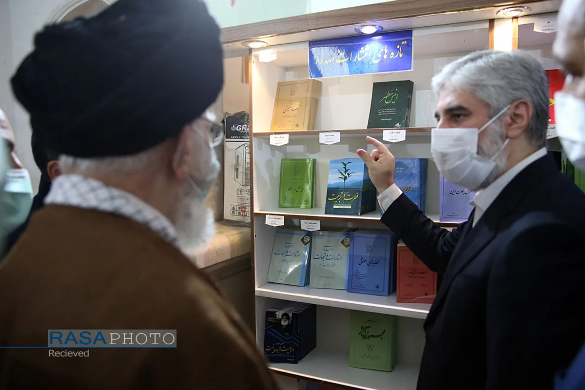 بازدید مقام معظم رهبری از سی و&zwnj;&zwnj; چهارمین نمایشگاه بین&zwnj;المللی کتاب تهران