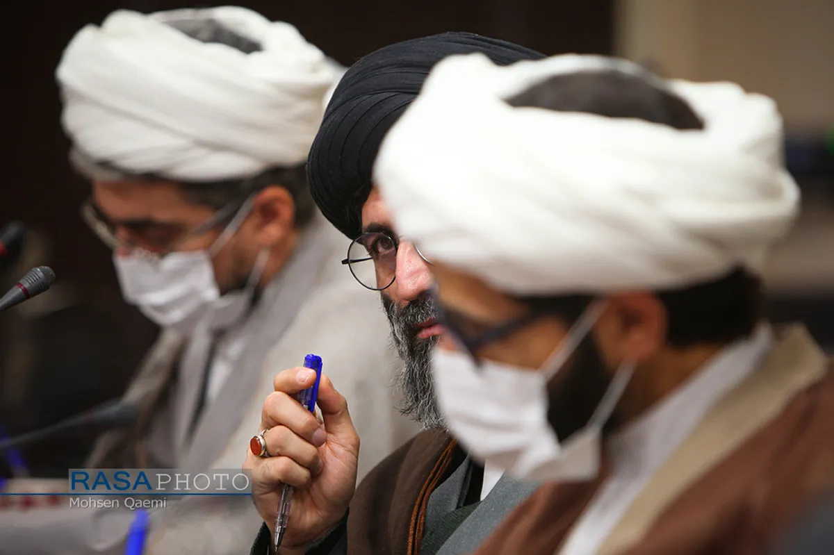 نشست صمیمی جمعی از نخبگان حوزه با حجت الاسلام والمسلمین عماد