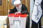حضور آیت&zwnj;الله احمد جنتی دبیر شورای نگهبان در پای صندوق رای دومین دوره چهاردهمین انتخابات ریاست جمهوری