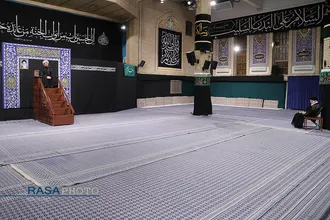 مراسم عزاداری شب عاشورای حسینی (علیه&zwnj;السلام) با حضور رهبر انقلاب