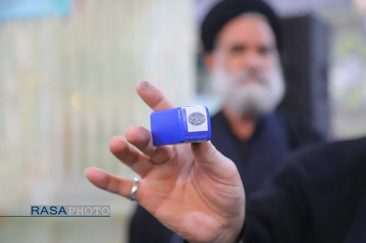 شکستن مهر آیت الله سید صادق روحانی