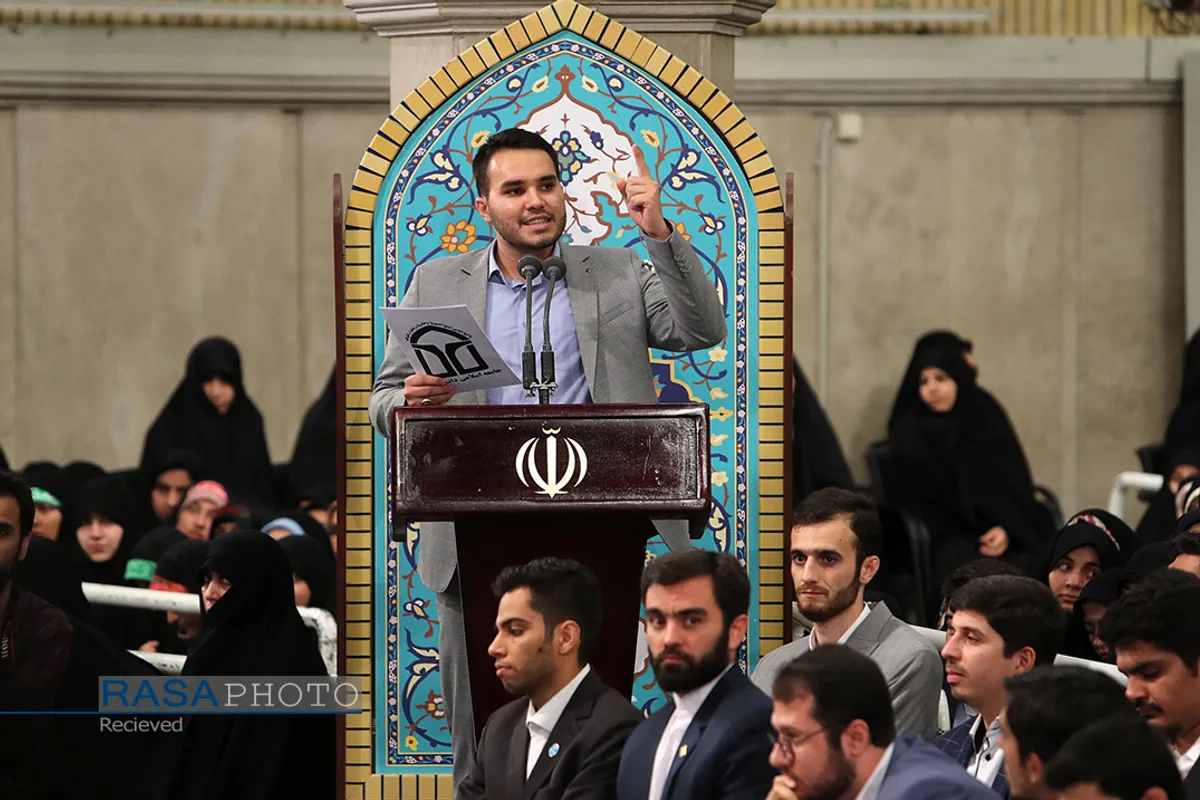 دیدار جمعی از دانشجویان و نمایندگان تشکل&zwnj;های دانشجویی با رهبر انقلاب