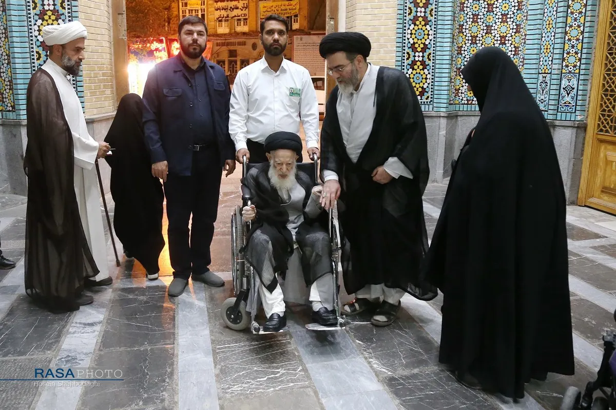 تشرف حضرت آیت الله شبیری زنجانی به حرم حضرت فاطمه معصومه (سلام&zwnj;الله&zwnj;علیها)
