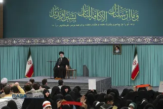 دیدار اقشار مختلف مردم در روز مبعث پیامبر اعظم (صلّی&zwnj;الله&zwnj;علیه&zwnj;و&zwnj;آله) با رهبر انقلاب