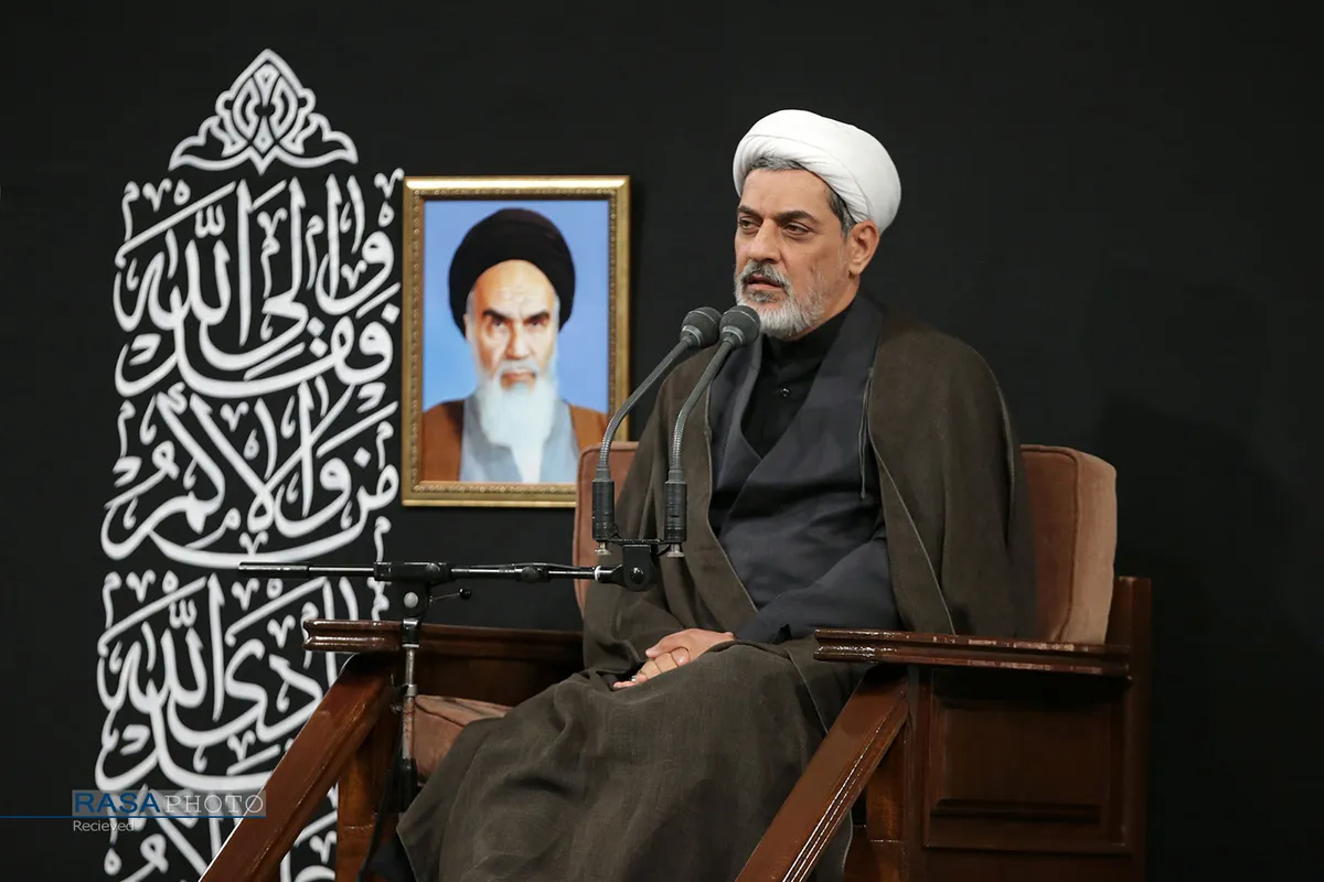 مراسم عزاداری شب عاشورای حسینی (علیه&zwnj;السلام) در حسینیه امام خمینی (ره)