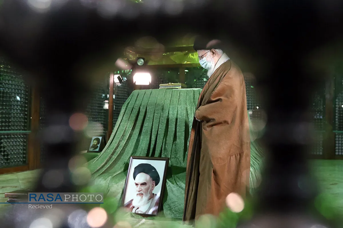 حضور مقام معظم رهبری در مرقد مطهر امام خمینی (ره) و گلزار شهیدان
