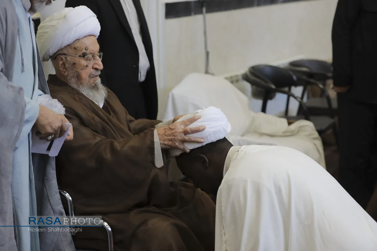 جشن میلاد پیامبر (ص) و عمامه گذاری طلاب در بیوت مراجع تقلید
